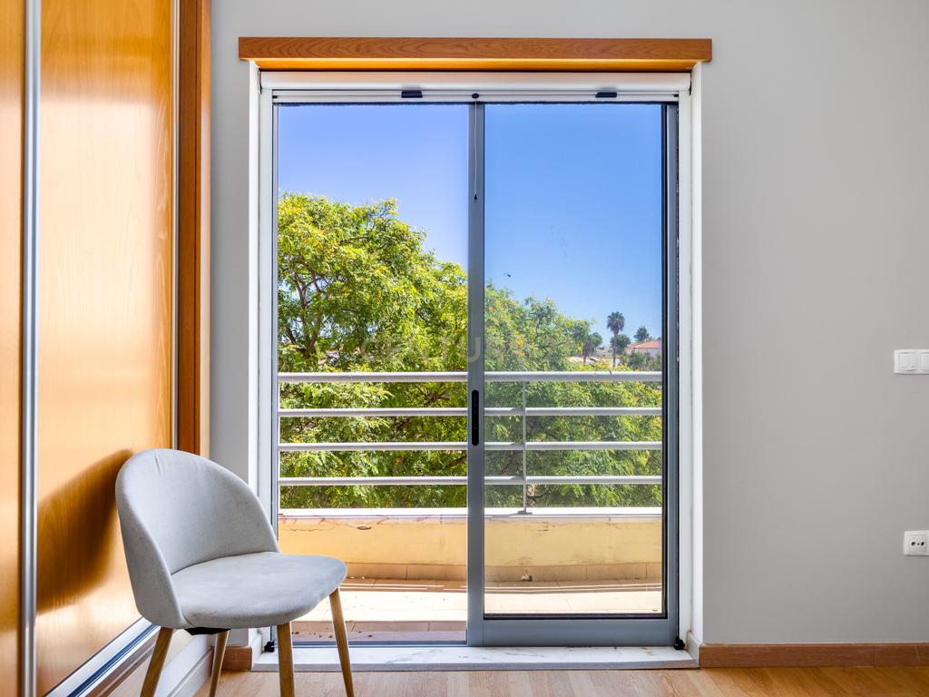 Apartamento T3 com Garagem na Quinta João de Ourém — Olhão - Image 23
