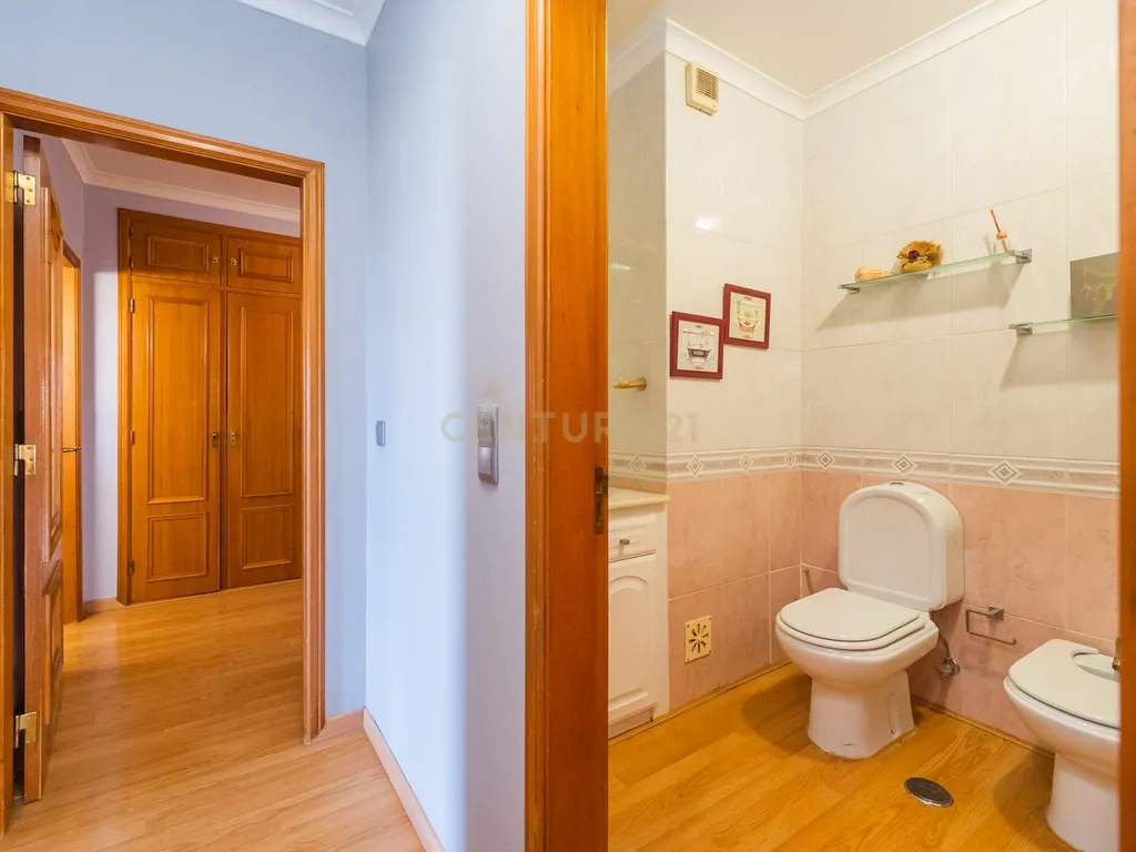 Exclusivo T2 com Vista Panorâmica de Excelência | Massamá Norte - Image 30
