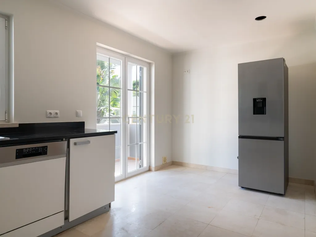 Moradia T3 com piscina em Cascais - Image 3