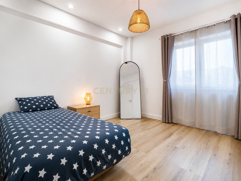 Apartamento T1 - totalmente remodelado - Elevador- S. António Caparica - Image 11