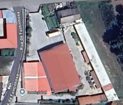 Armazém com Parque de Estacionamento – Localização Estratégica - Image 2