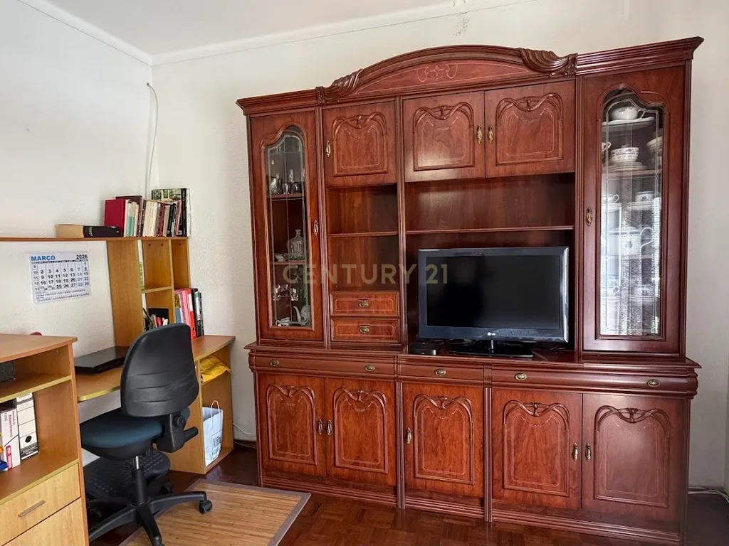 Moradia T2 + 1 no Centro de Portimão | Garagem 55 m² | Potencial + Proximidade às Praias - Image 15