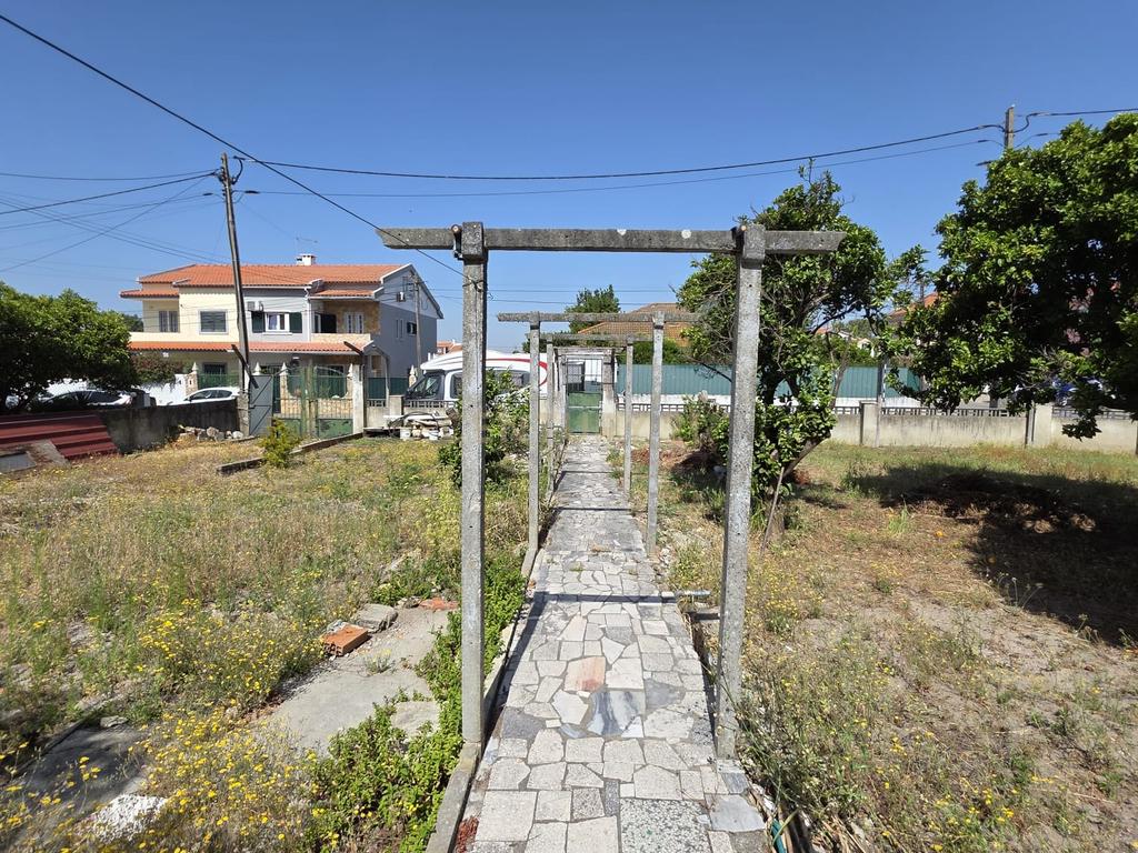 Espetacular Moradia T4 em Fernão Ferro com Jardim e possibilidade de nova construção no lote de 1.041 m2 - Image 24
