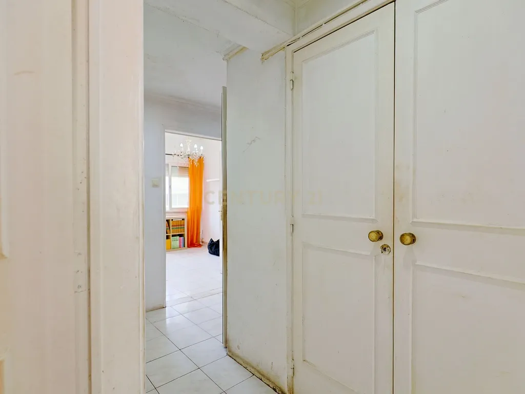 Apartamento T2, com Varanda e Terraço, Centro da Costa de Caparica. - Image 15