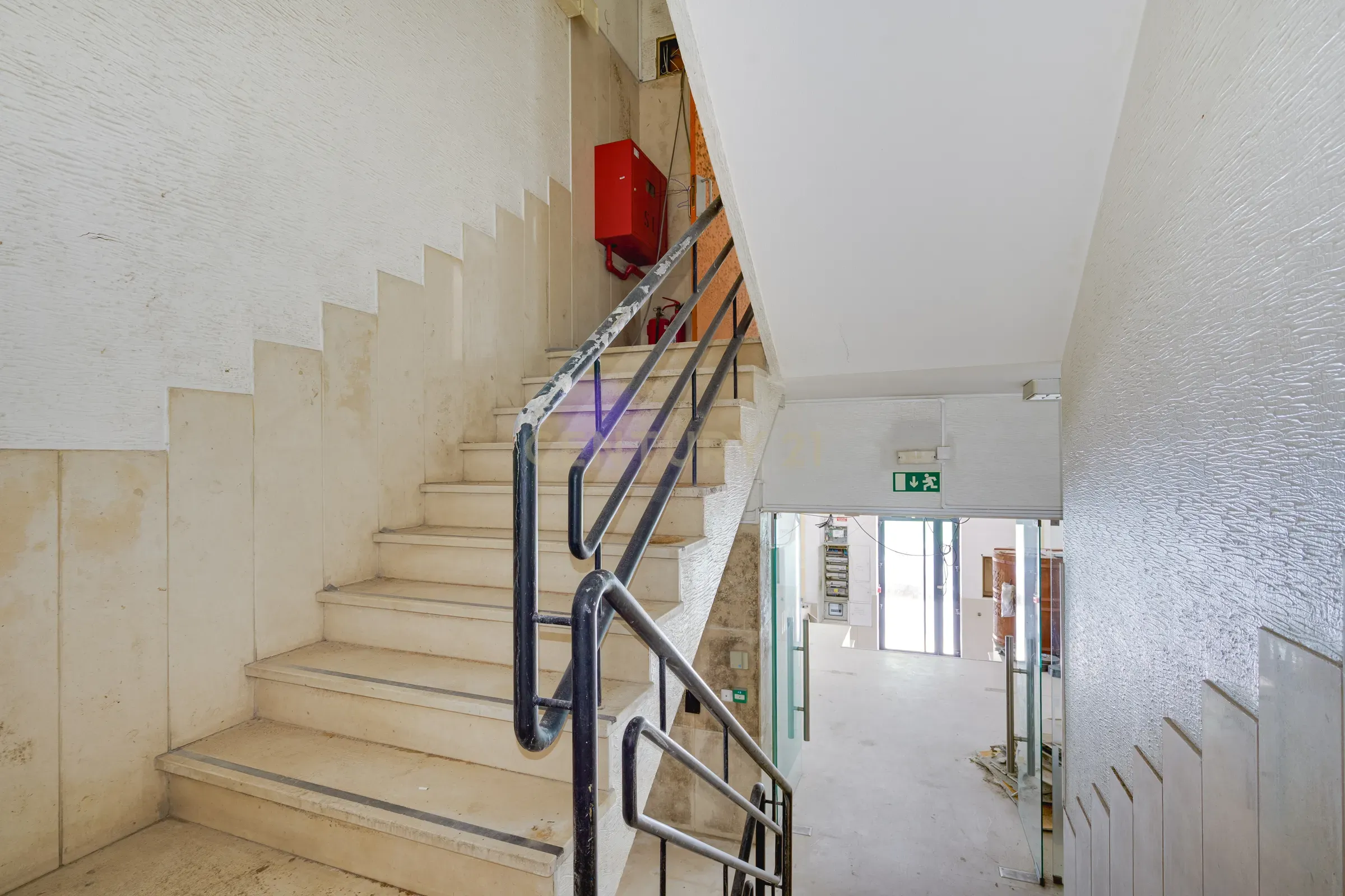 Fotografia 3 de Prédio de Serviços em Alcântara – Projeto Aprovado para Aparthotel com 15 Unidades | Próximo ao LX Factory e Allo | Alcântara Lisbon Offices