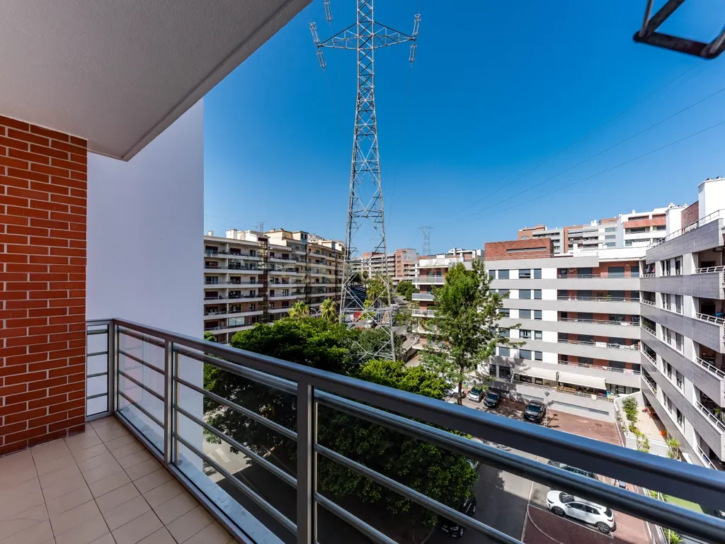 T3 nas Colinas do Cruzeiro | Conforto, Varandas e 2 Lugares de Garagem - Image 32