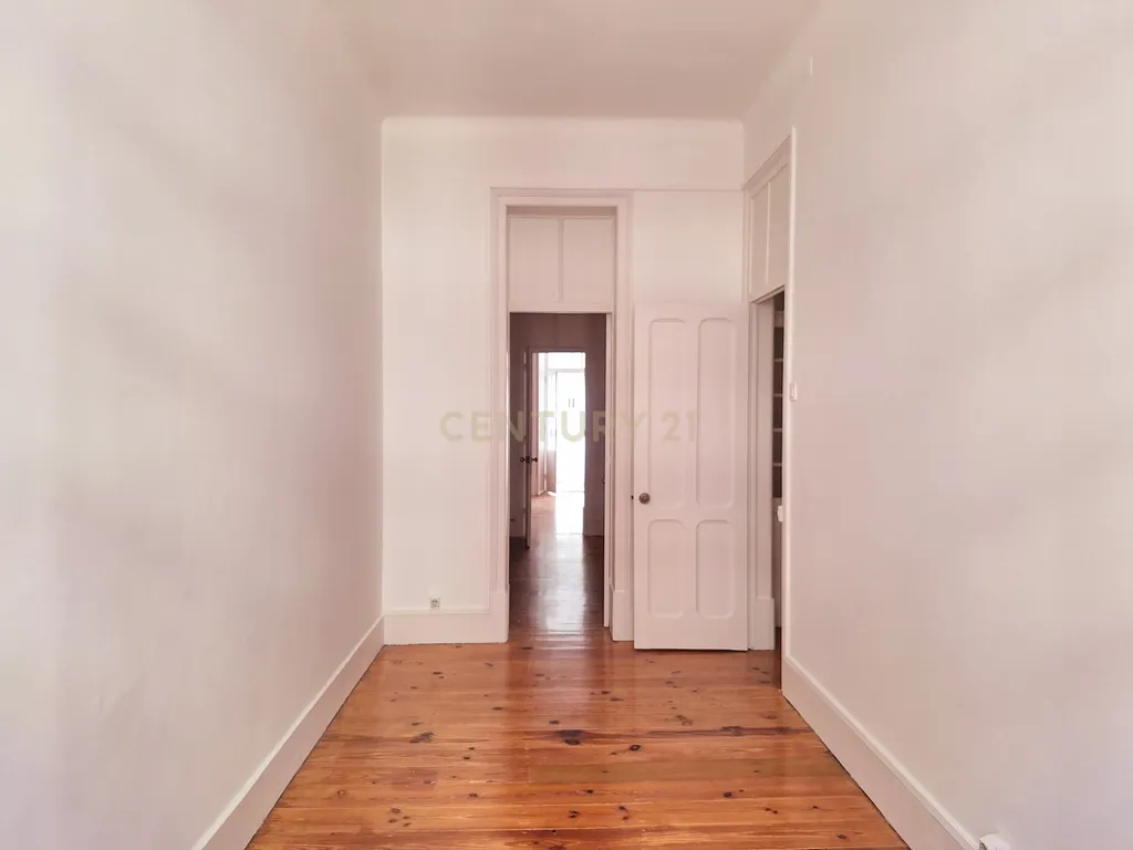 Apartamento T3+2 para Arrendamento em Campolide - Image 13