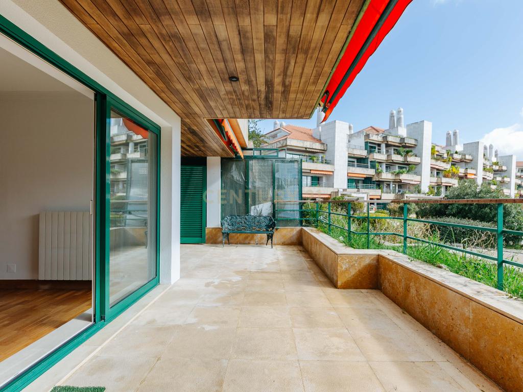 T3 com Terraço e Vista Desafogada – Belas Clube de Campo - Arrendamento - Image 4
