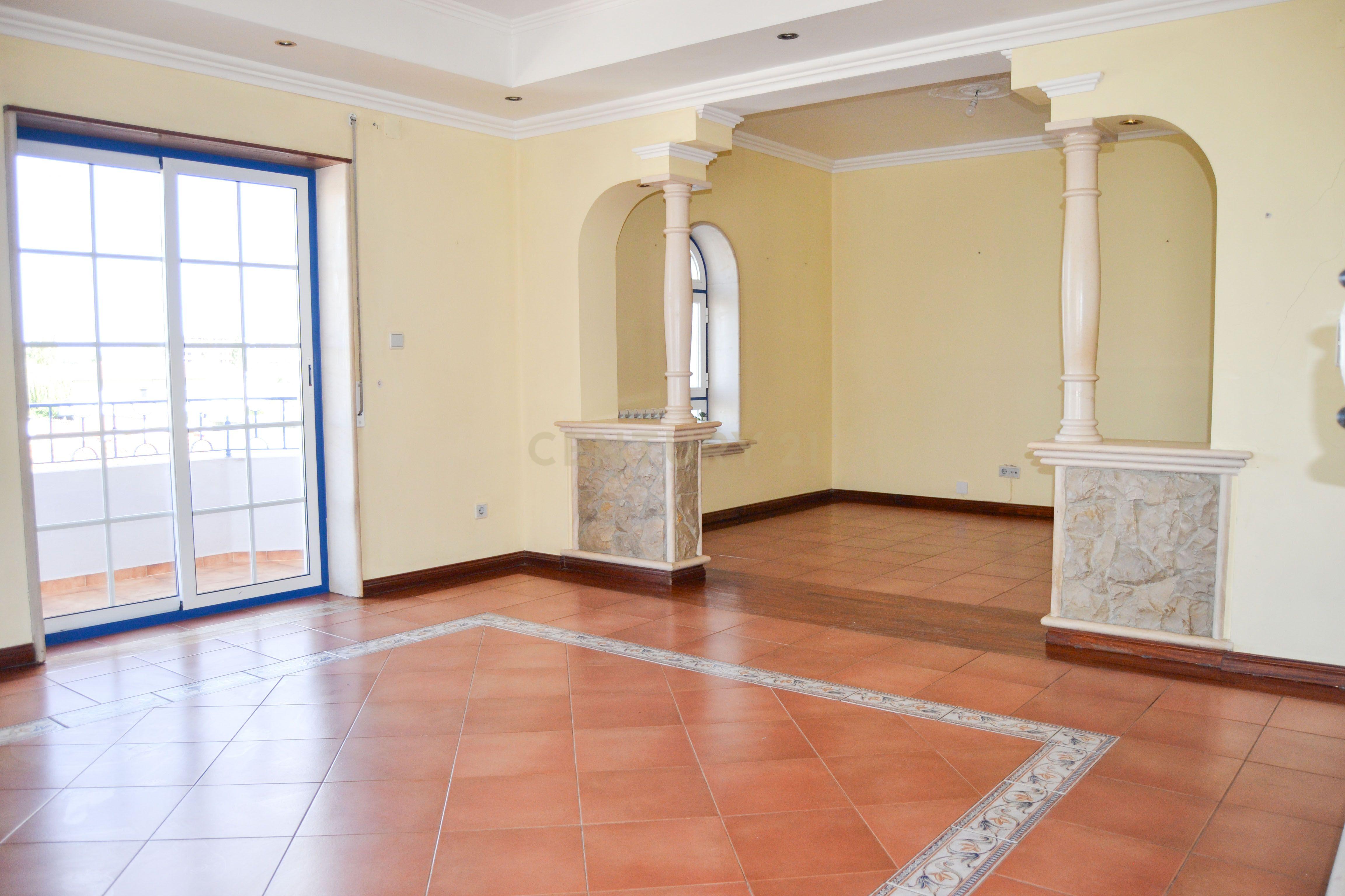 Fotografia 3 de Apartamento T3 Duplex com Terraço e Garagem na Lourinhã