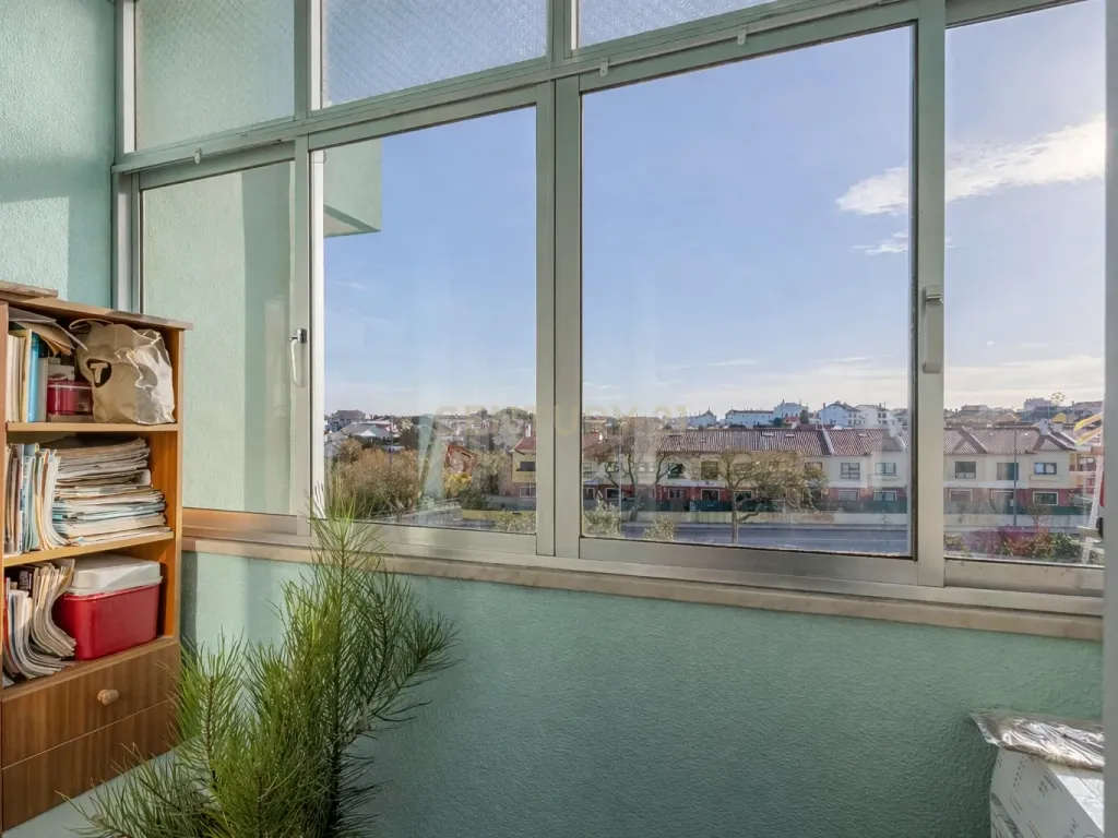 Apartamento T3 com garagem Box em Algueirão Mem Martins - Image 10
