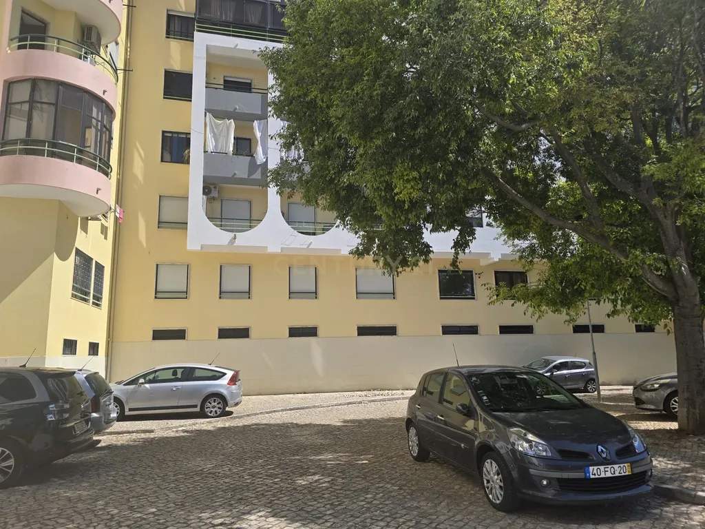Apartamento T3 em Almada Rua Ramiro Ferrão - Image 12
