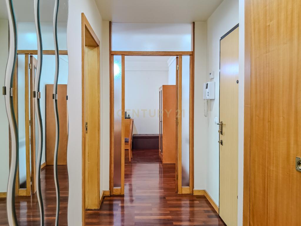 Apartamento T2 em Gondomar com Elevador e lugar de Garagem - 90m² - Image 12