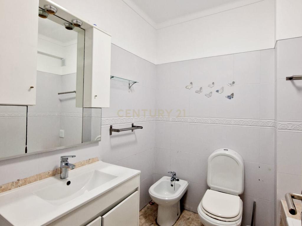 Apartamento T1 Quinta do Conde com logradouro bastante amplo - Image 8