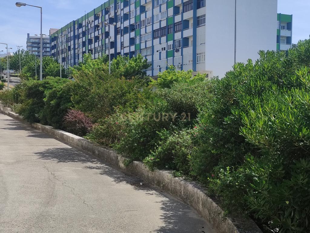 Apartamento T2 no Feijó totalmente remodelado - Image 26