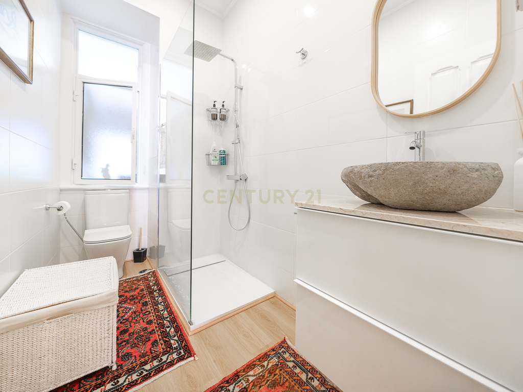 Apartamento T4 remodelado em Campo de Ourique  - Image 5