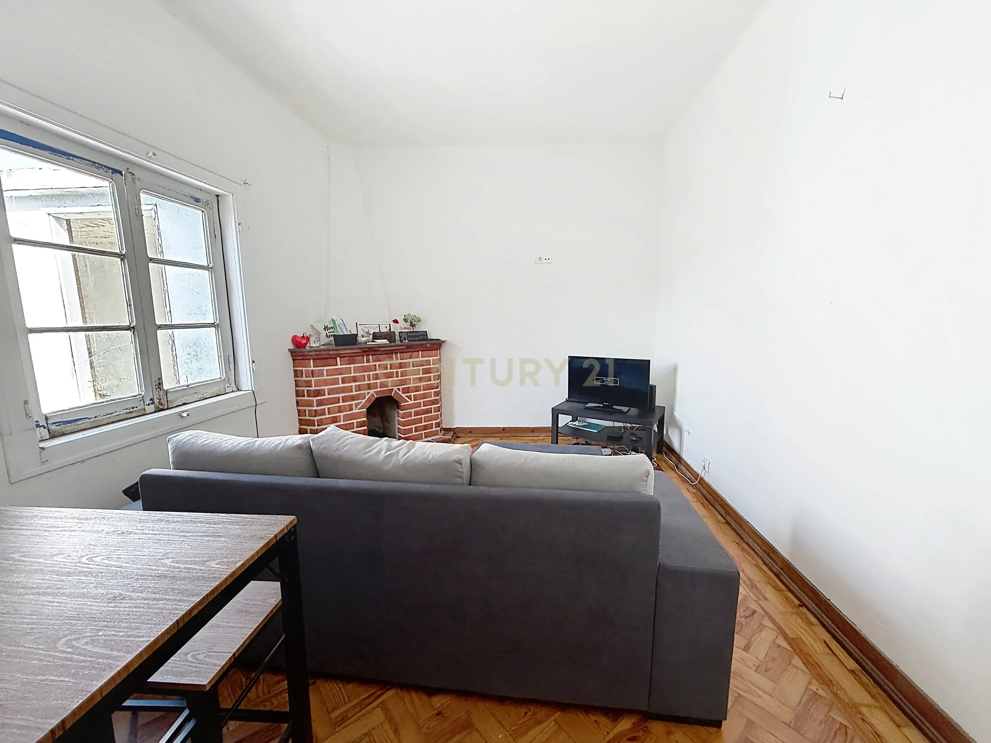 Fotografia 6 de Predio historico T3  no centro de Valado de Frades excelente investimento