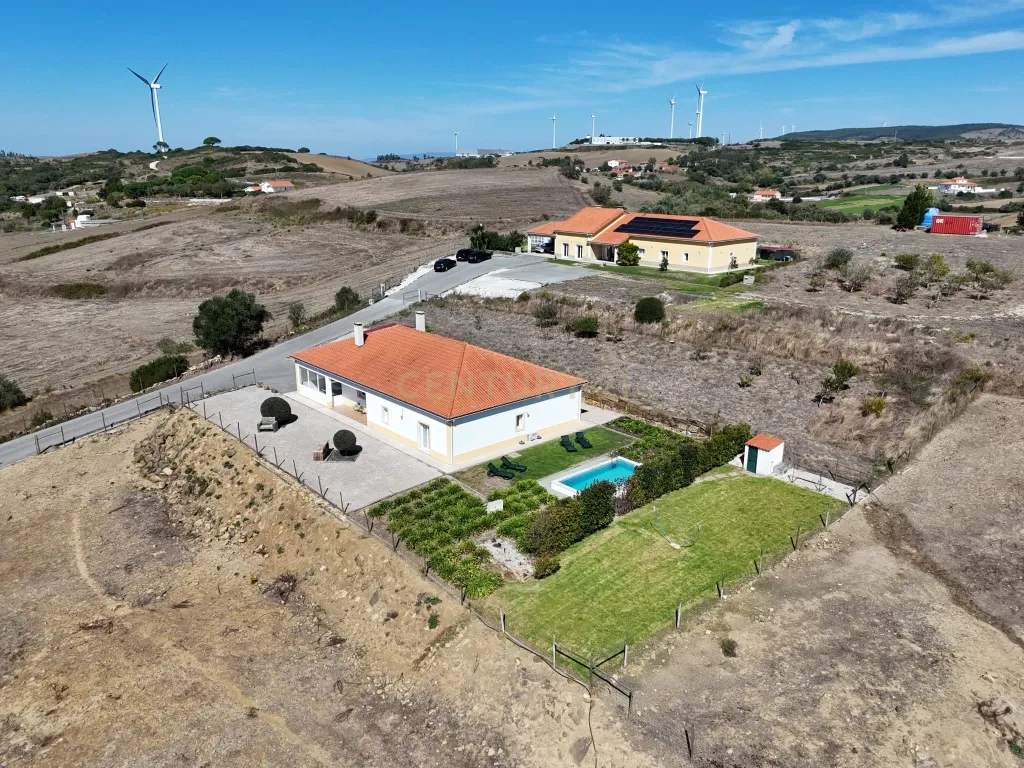 Excelente Investimento: Duas moradias térreas inseridas em terreno com 16.160 m2 - Image 16