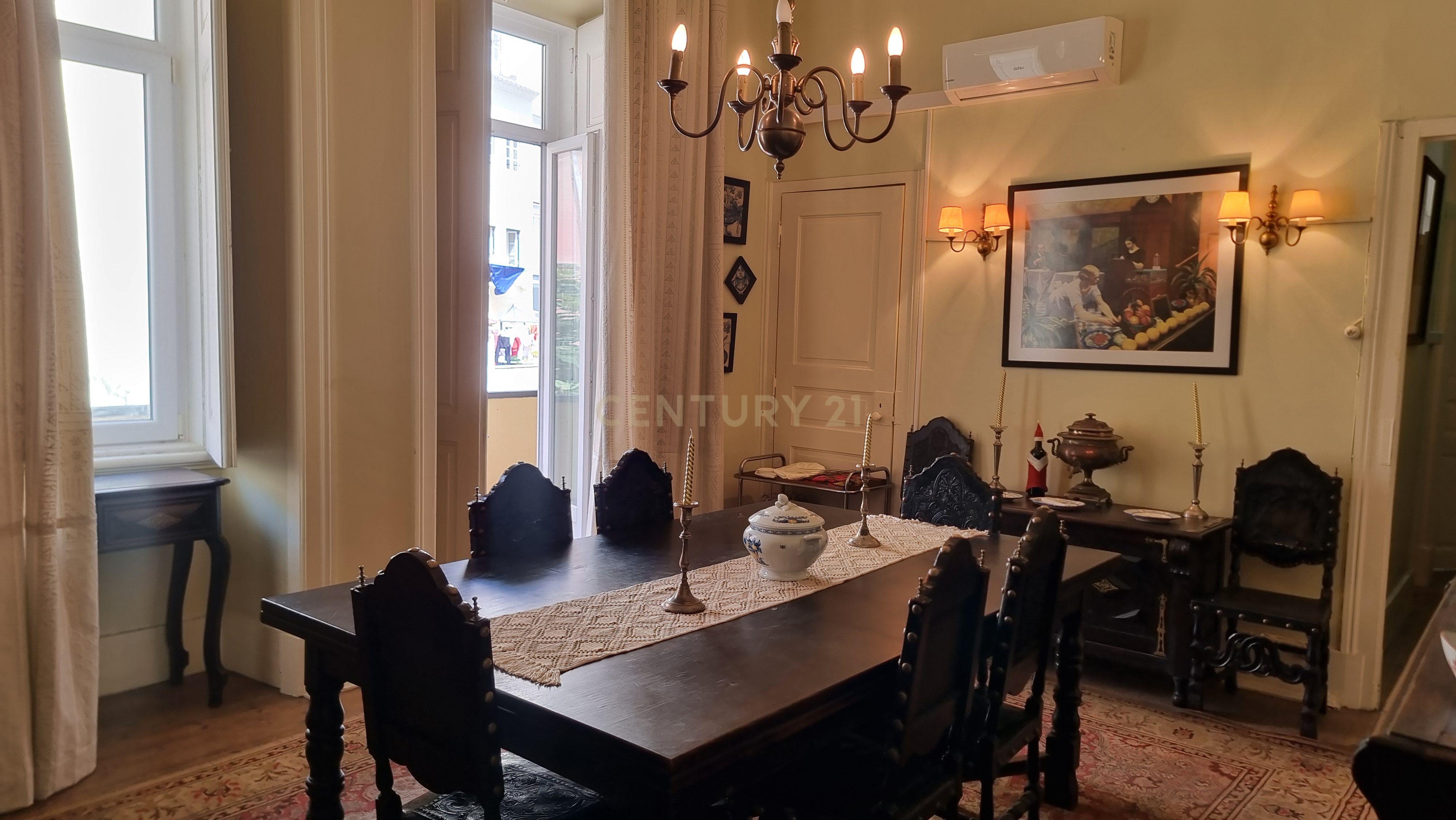 Apartamento Pombalino de Charme com 8 Assoalhadas – Av. Almirante Reis, Lisboa - Image 5