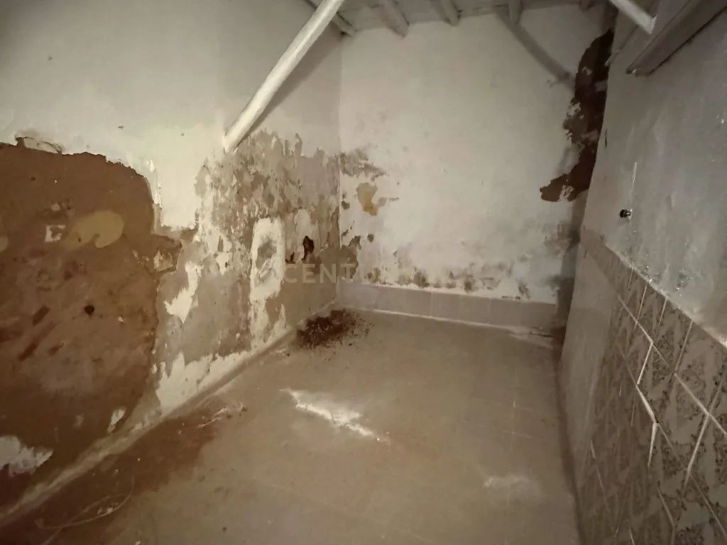 Apartamento com Projeto Aprovado e Vista para a Cidade em Portimão - Image 7
