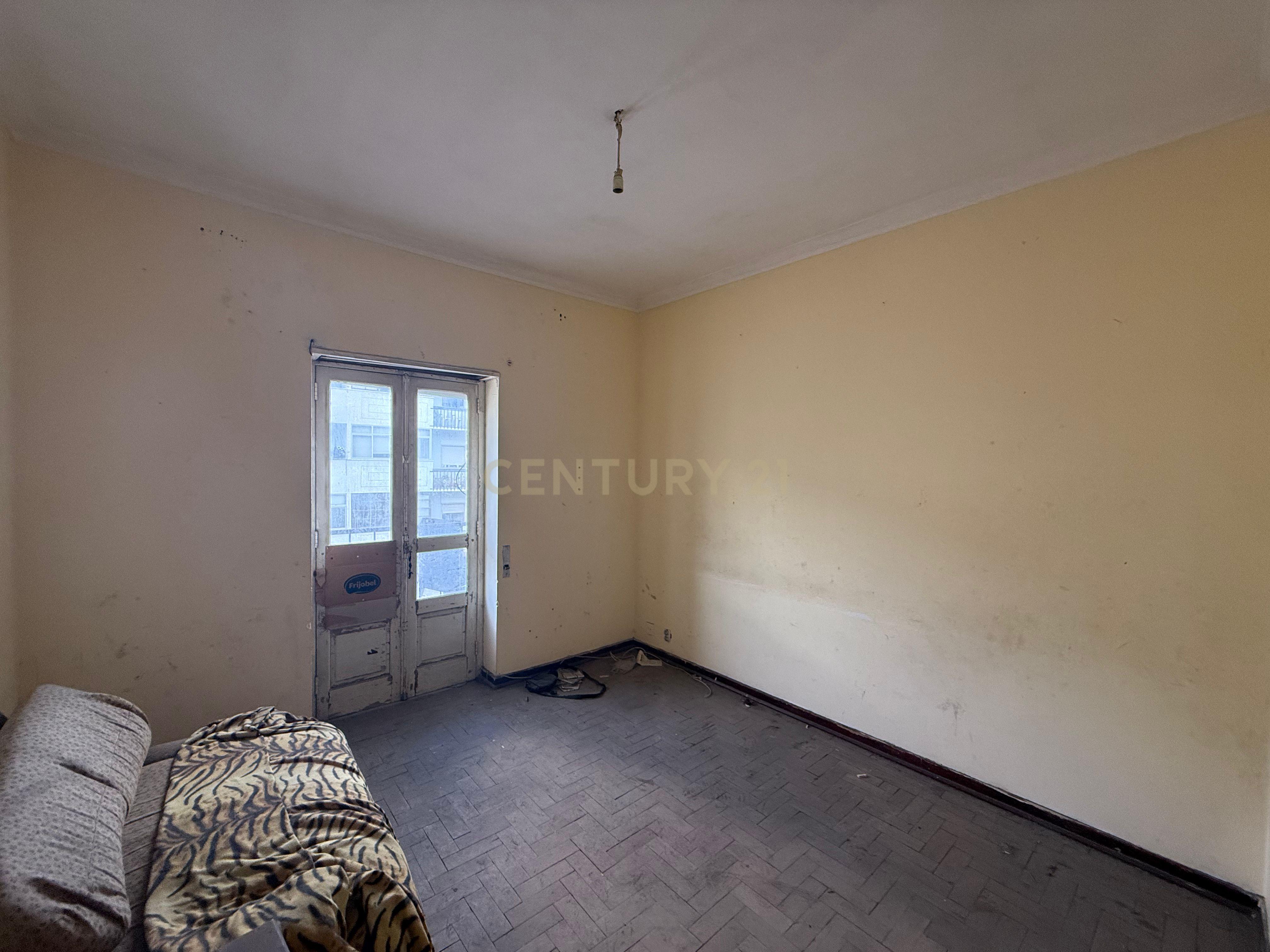 Apartamento T3 em Coimbra para Recuperação com Vista Cidade - Image 9