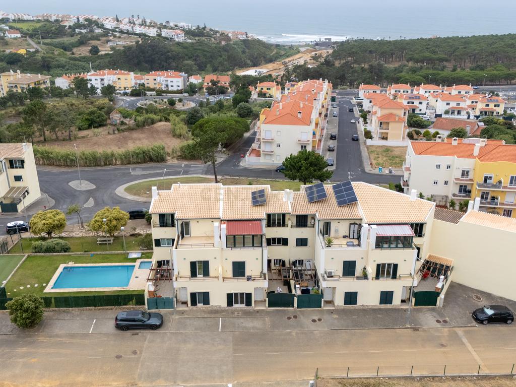 Moradia T3 com vista mar e piscina, na Ericeira - Image 2