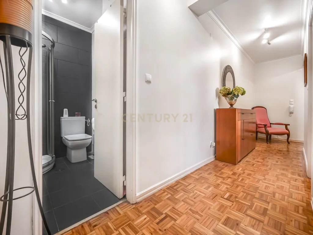 Apartamento T3 renovado no Prior Velho - Image 12