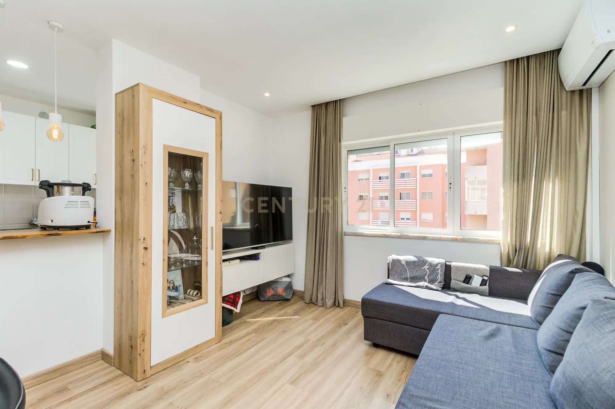 Apartamento T2 remodelado em São Marcos com Varanda e Ar Condicionado - Image 12