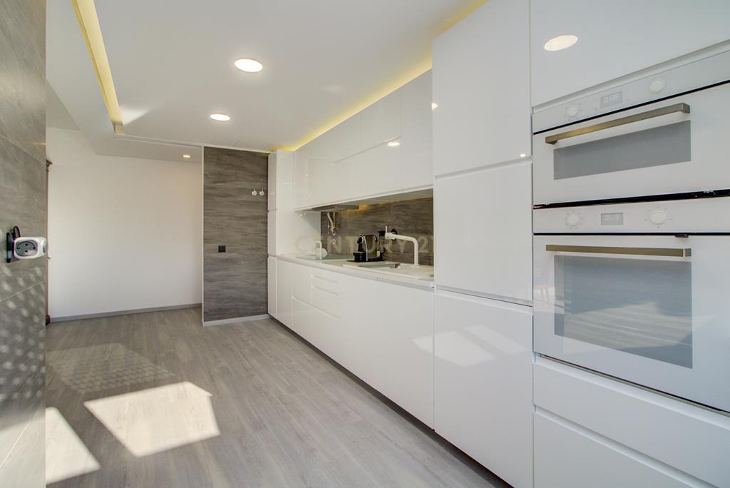 ARRENDA APARTAMENTO T2 -86 M2- COM ELEVADOR, EM MIRAFLORES, LINDA-A-VELHA - Image 5