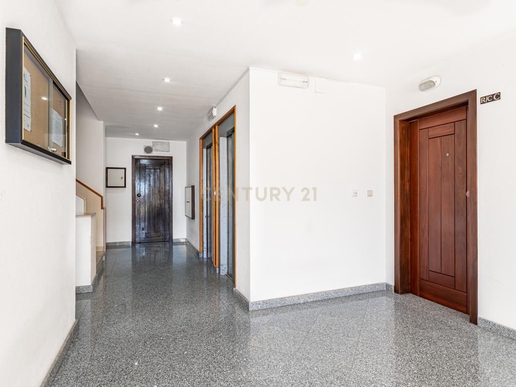 Apartamento T2+1 perto da praia - Image 19