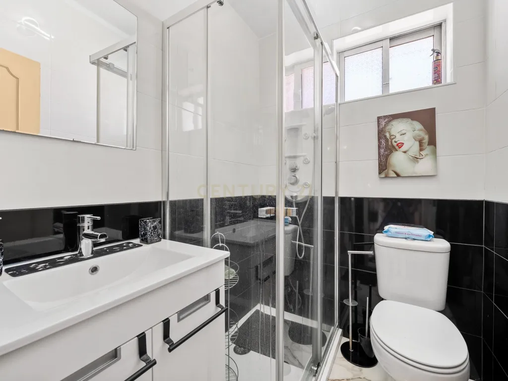 Apartamento Duplex de 7 assoalhadas no Barreiro - Image 22