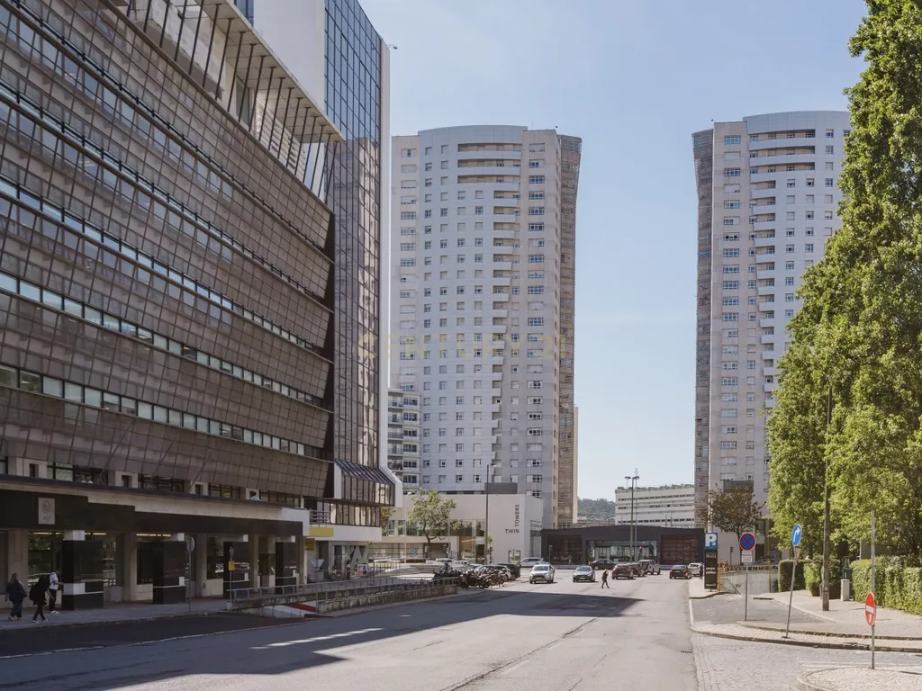 Penthouse com Vista Panorâmica sobre Lisboa e Monsanto | Campolide - Image 23
