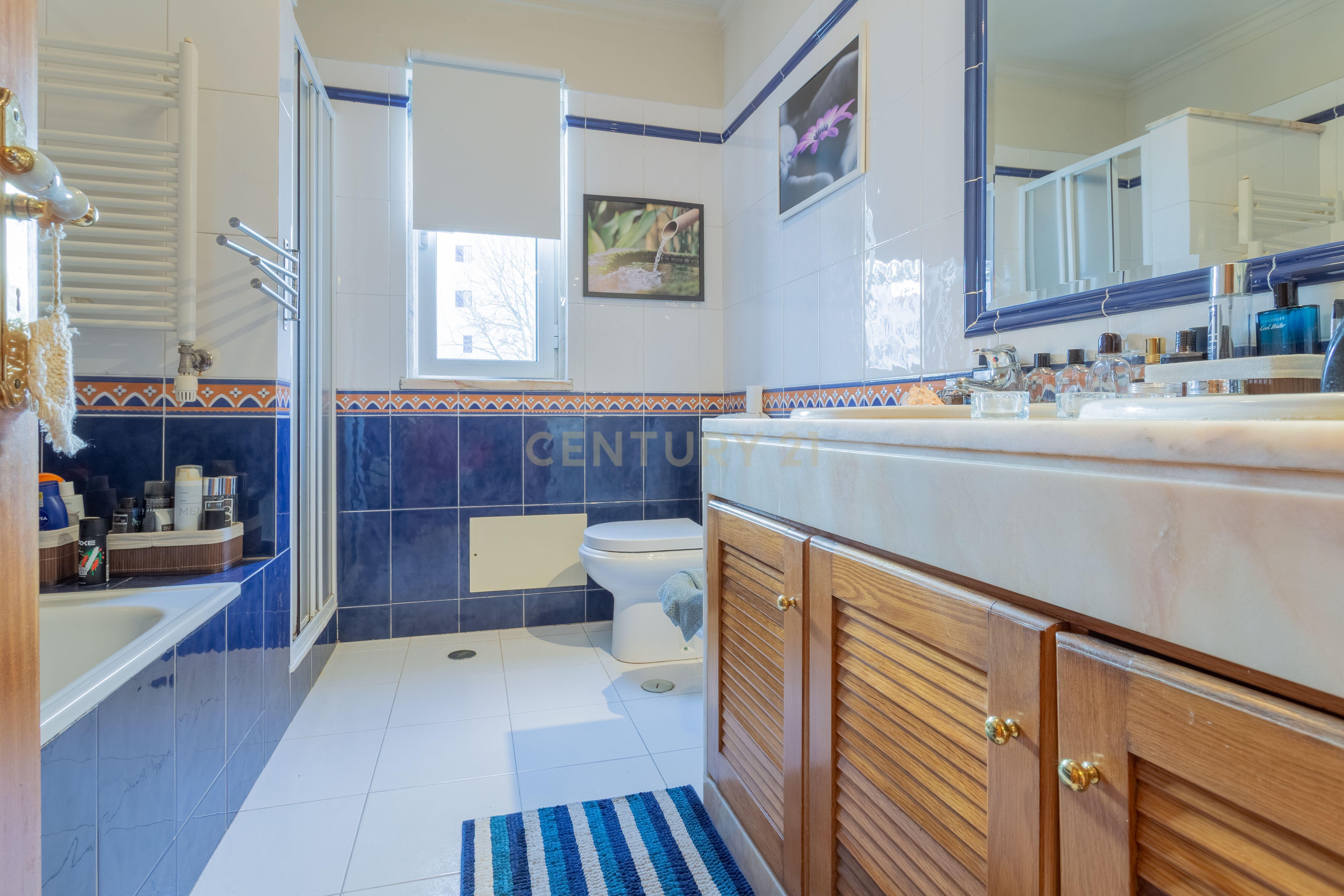 Apartamento T2 na Quinta do Anjo, Setúbal, com Estacionamento e Piscina Comum - Image 15