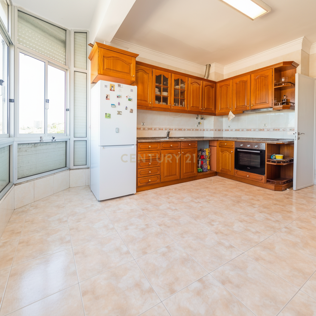 Fotografia 11 de Apartamento T2 com espaço exterior Privativo em Zona Tranquila de Loures.