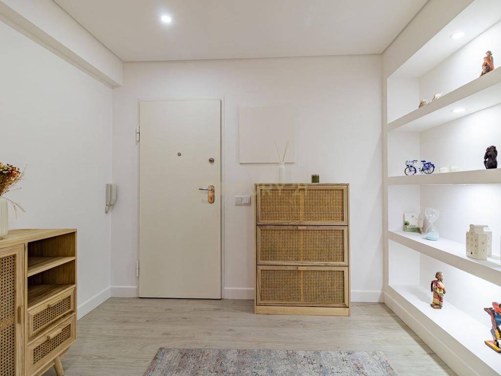 Apartamento T2 Renovado para arrendar -  Moinhos da Funcheira - Amadora - Image 1