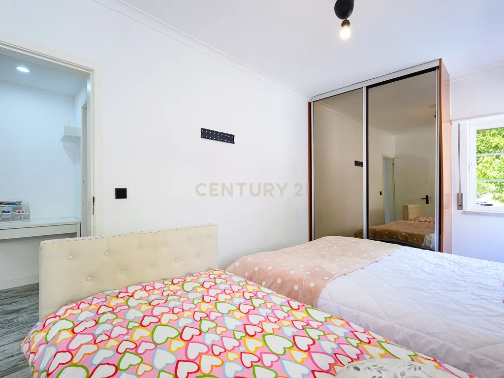Apartamento T2 Remodelado | Charneca de Caparica - Image 7