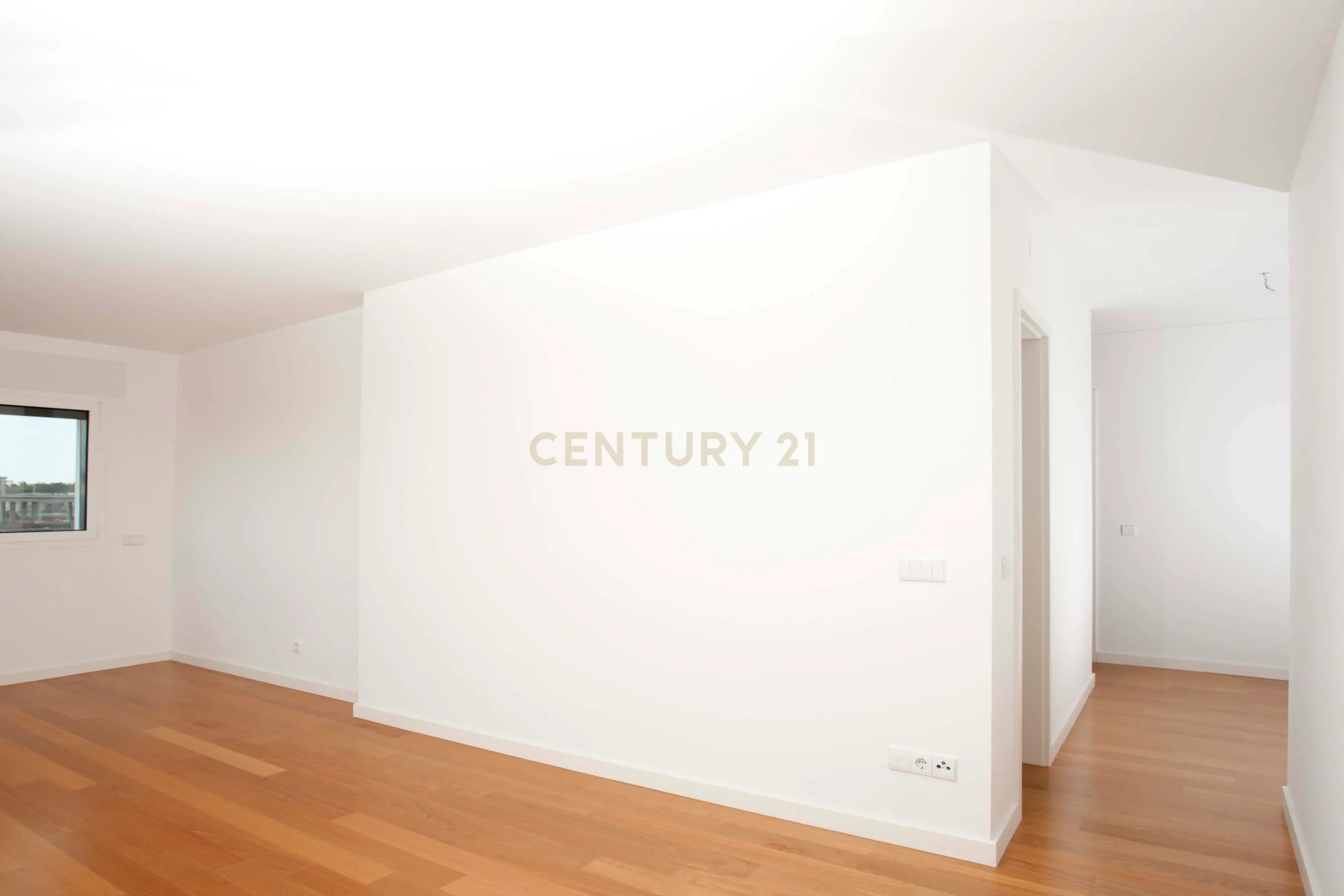Apartamento T2 com Vista para o Mar em Lisboa - 1600€ - Image 2