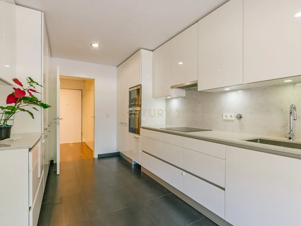 Excelente apartamento T2 em Avenidas Novas, Lisboa - Image 8