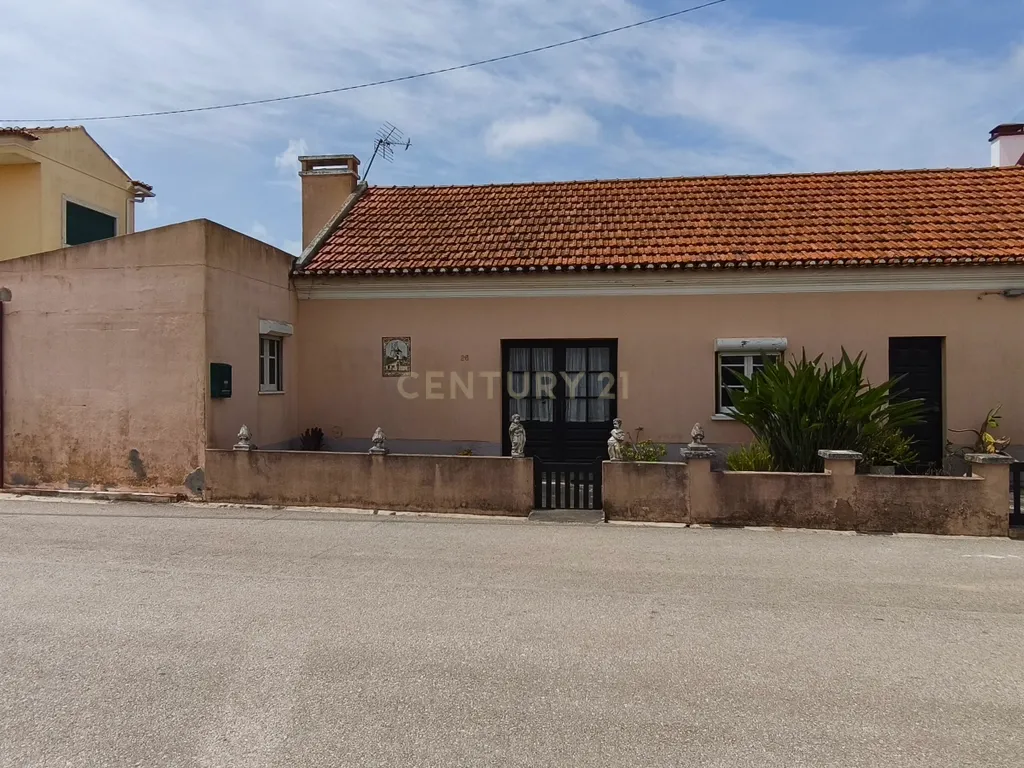 Moradia T4 em Torres Vedras em lote de 625m2 - Image 2