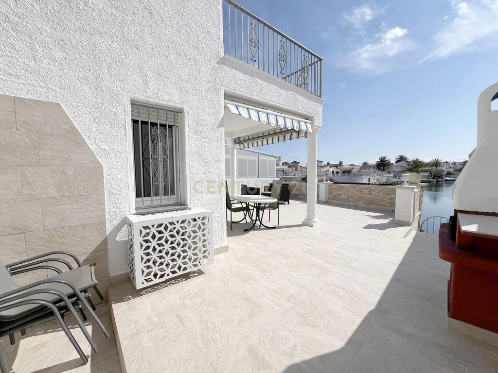 Luxuosa Moradia com Vista Panorâmica em Girona, Cataluña - Image 7