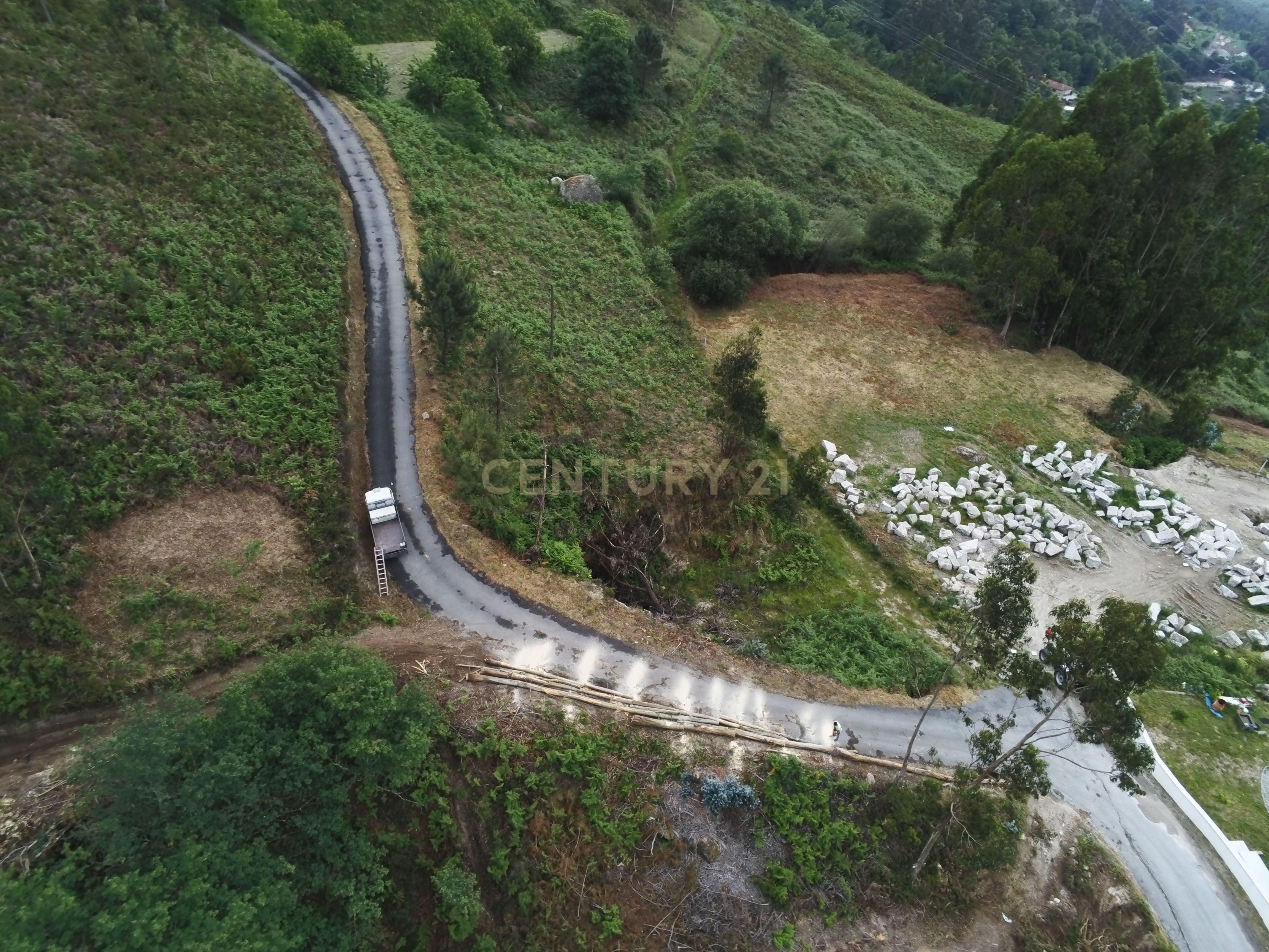 Fotografia 6 de Terreno Único com 2.500 m² e Vistas Deslumbrantes sobre o Rio – Gerês