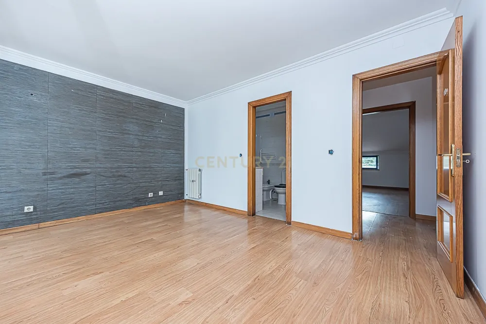 Duplex T4 em Quinta do Anjo, Palmela - 170m² com Varanda, Terraço e Garagem - Image 20