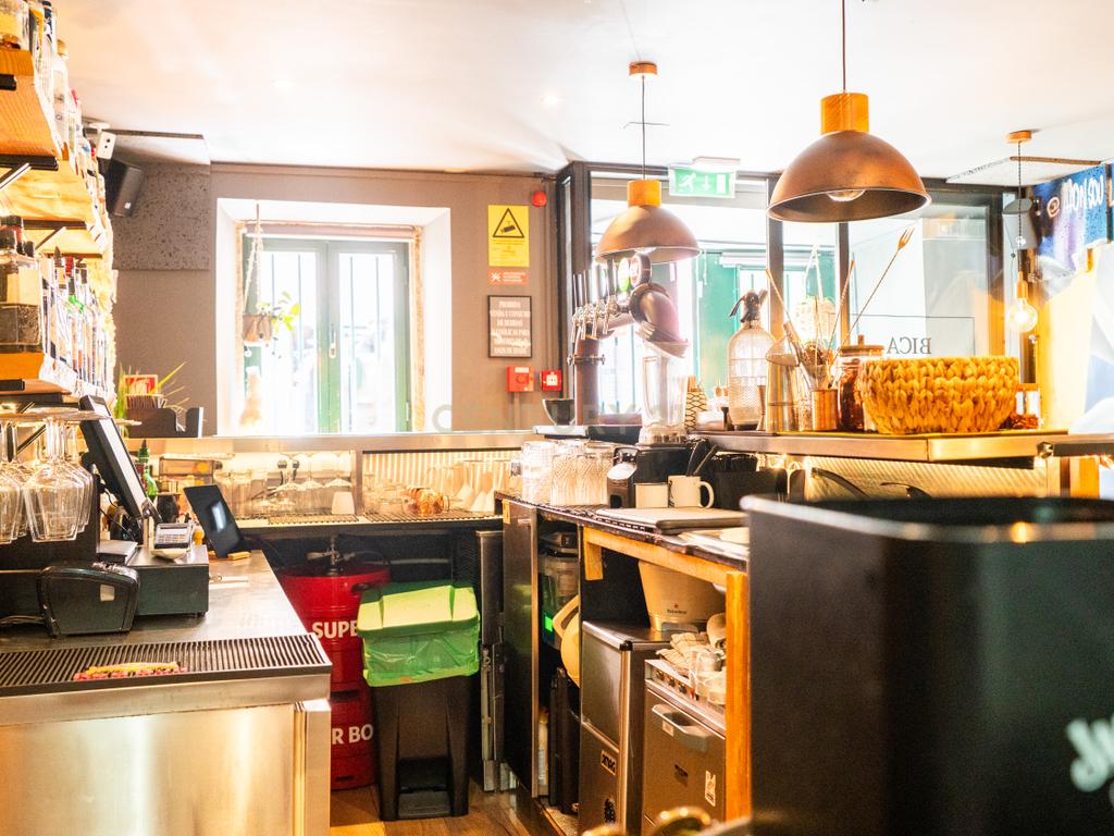 Restaurante Pronto a Funcionar na Emblemática Rua da Bica – Uma Oportunidade Única no Coração de Lisboa - Image 13