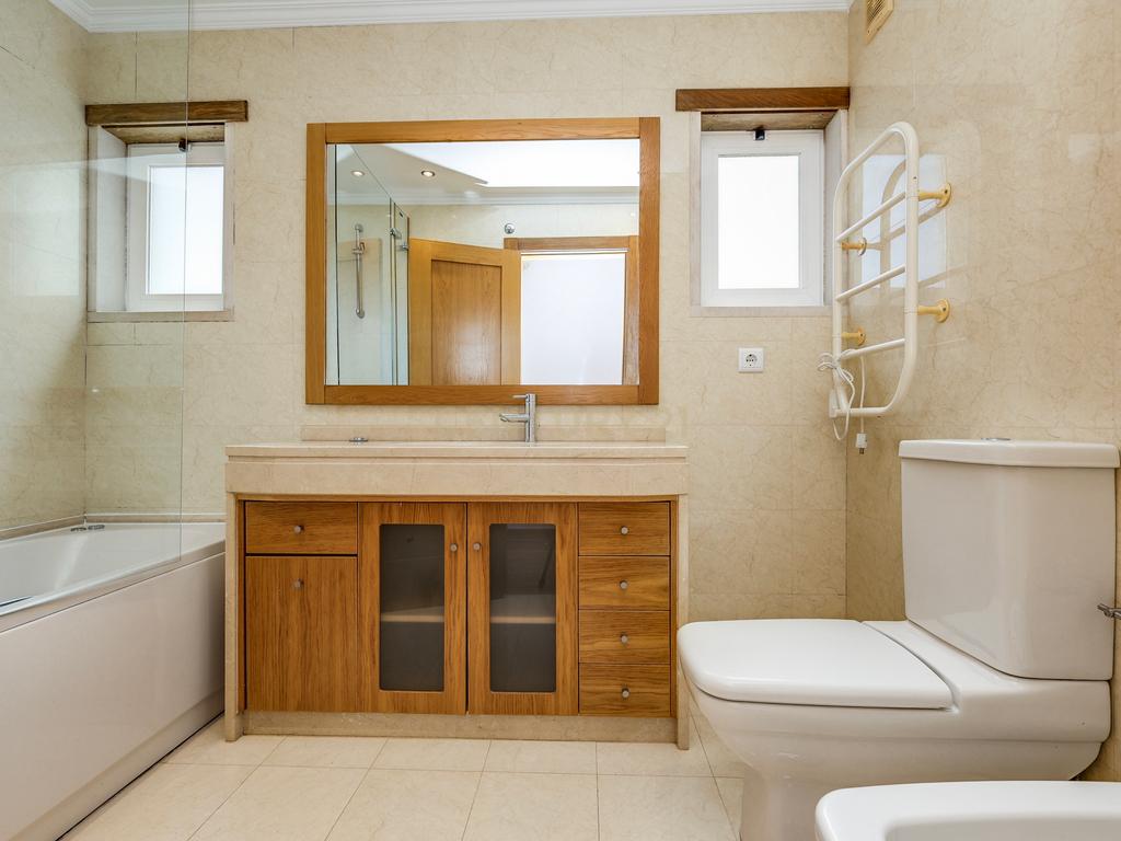 Apartamento T3 na Serra das Brancas, com box de 67m2 e arrecadação. - Image 28