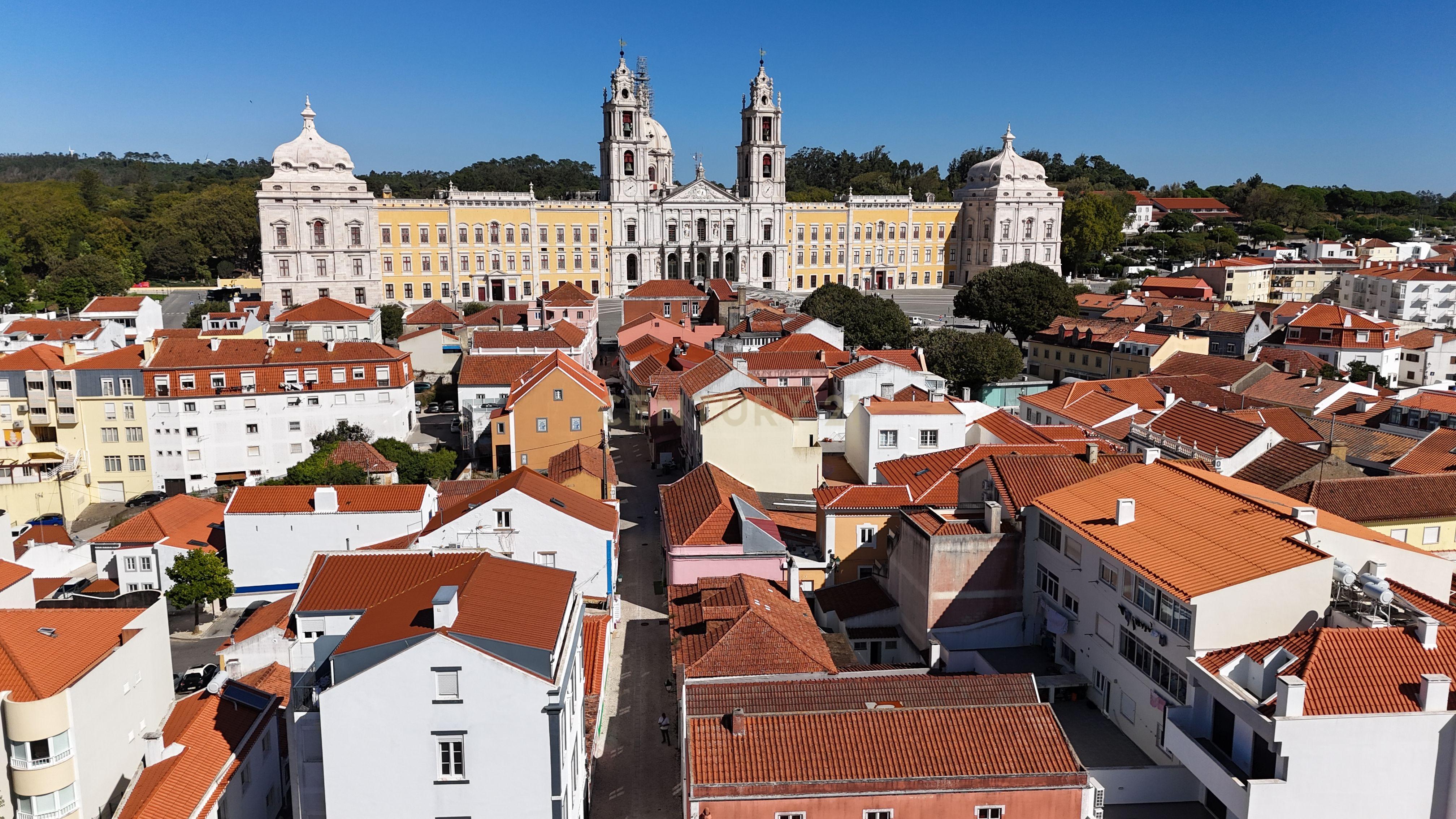 Fotografia 2 de Moradia com projeto aprovado para 3 apartamentos no Centro Histórico de Mafra