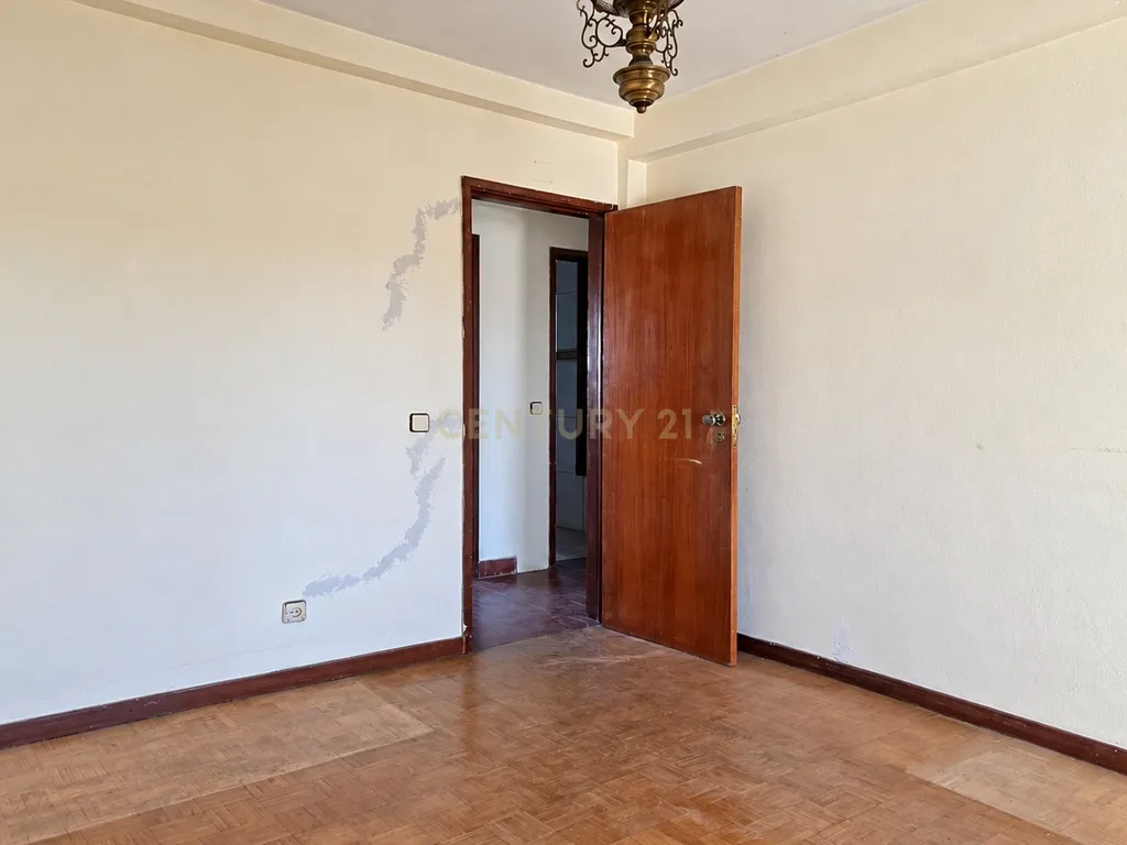 Moradia T3 com garagem, terraço e quintal em Vendas de Azeitão - Image 29