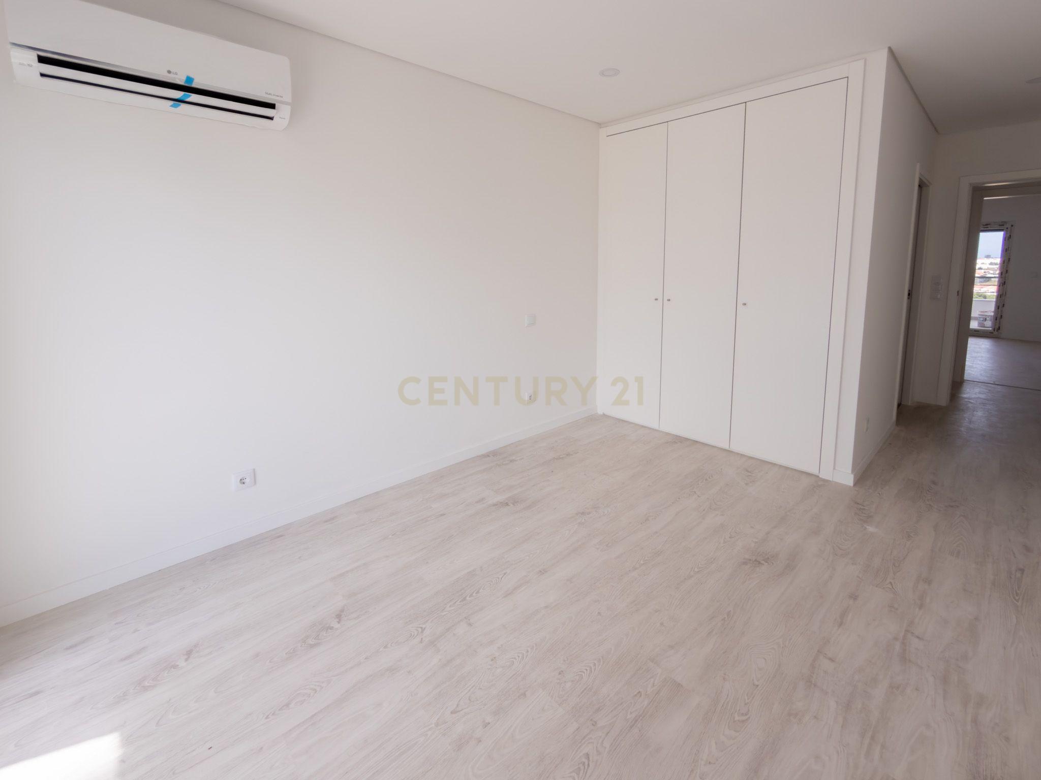 Fotografia 7 de CONDOMINIO QUINTA DA LADEIRA - T2 e T3 COM TERRAÇOS, CHURRASQUEIRA  E JARDIM