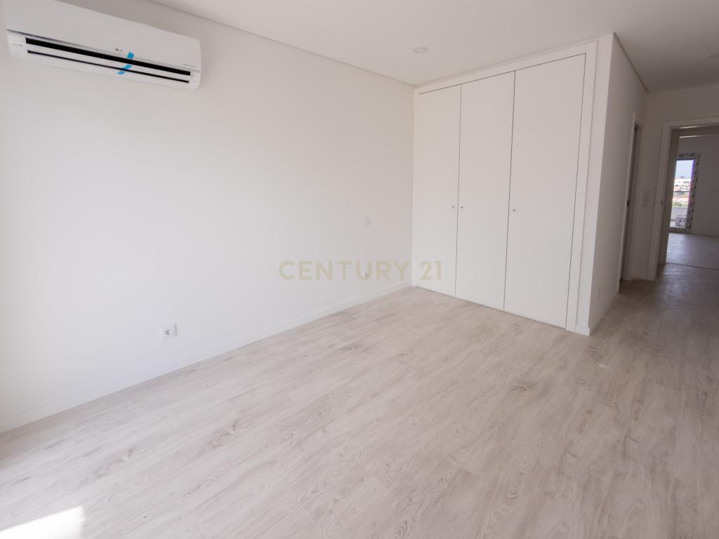 CONDOMINIO QUINTA DA LADEIRA - T2 e T3 COM TERRAÇOS, CHURRASQUEIRA E JARDIM - Image 7