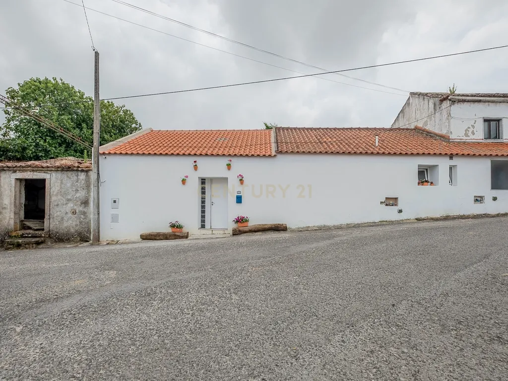 Moradia T3 com Entrada Independente para T1 – À Venda em Freiria, Sobral de Monte Agraço - Image 32