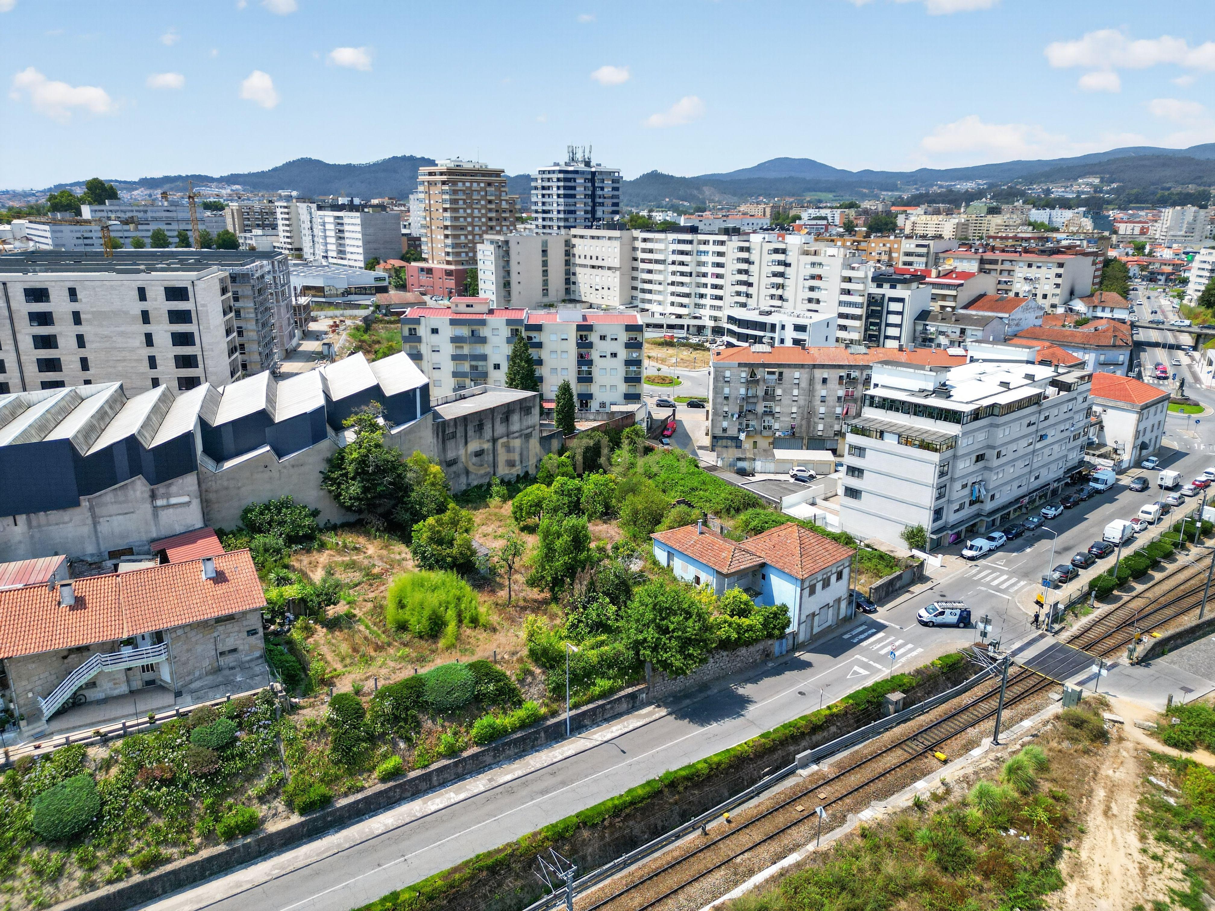 Fotografia 3 de Moradia com terreno para construção em altura em Arcozelo, Barcelos