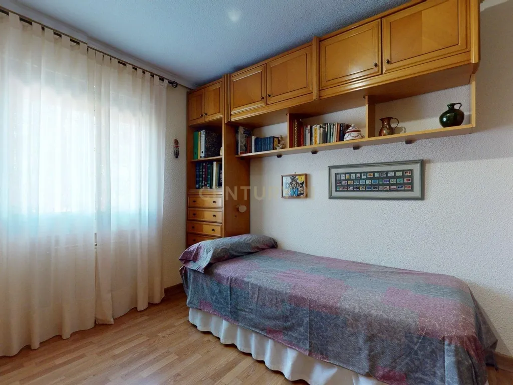 Apartamento Espaçoso com Vista para a Cidade e Montanha em Madrid - Image 30